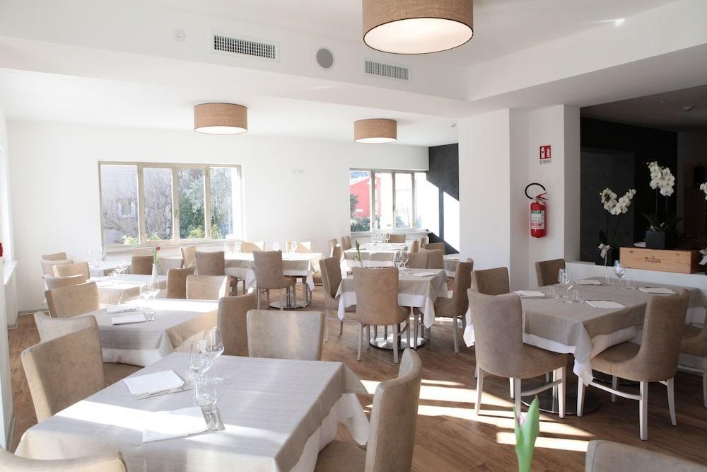 Hotel Athos 3*