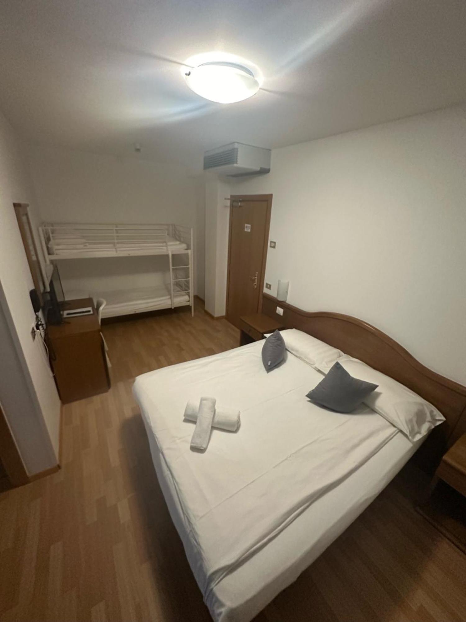 Hotel Athos 3*