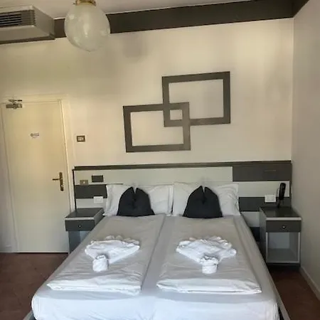 Athos Hotel Riva del Garda Exterior photo